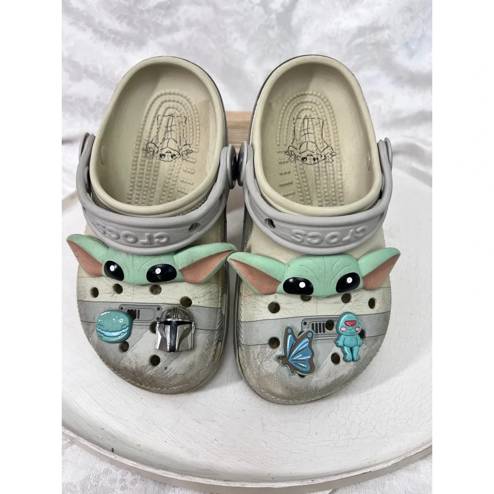 Crocs Kids Star Wars The Mandalorian Grogu Clogs Grey J2 Baby Yoda Jibbitz